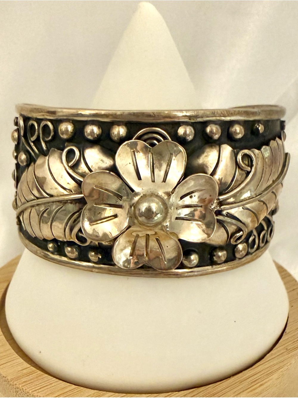 Vintage Mexico 925 Sterling Silver Floral Leaf Cuff Bracelet 44.9g Artisan